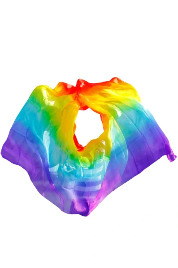 Velo de seda arcoiris 
Colores vibrantes
Material: Seda
Forma: Rectangular
Medida: 200cm X 90cm